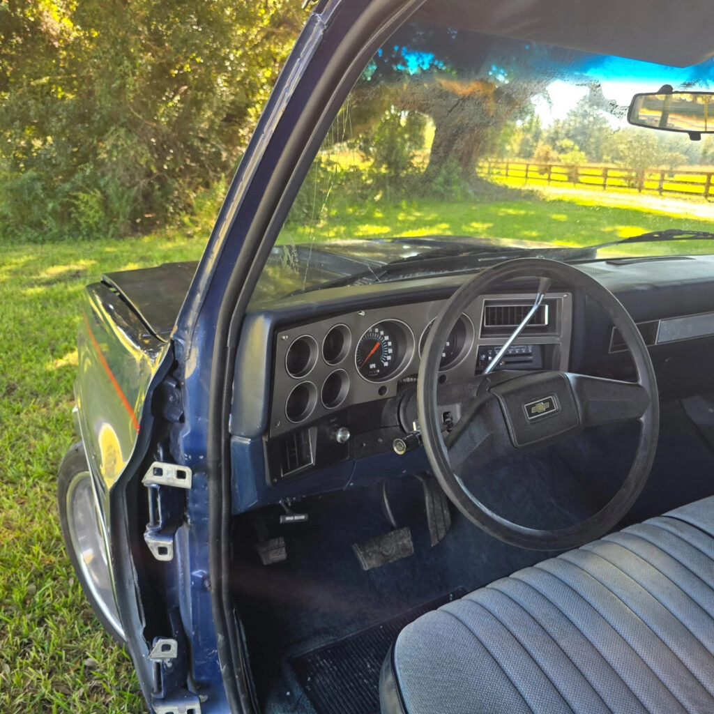 1987 Chevrolet C-10 short box truck