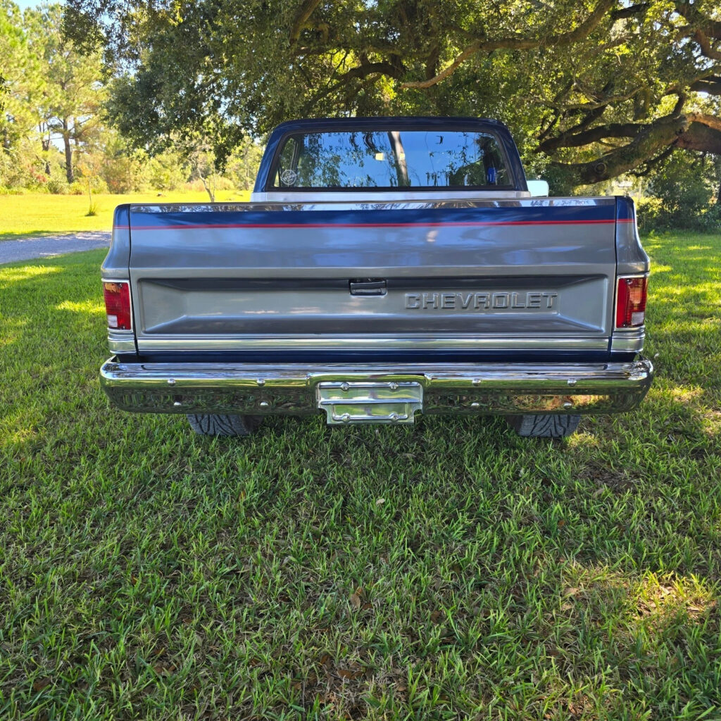 1987 Chevrolet C-10 short box truck
