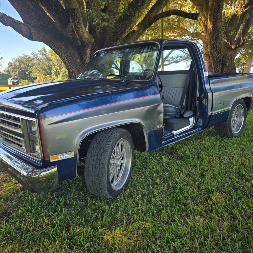 1987 Chevrolet C-10 short box truck