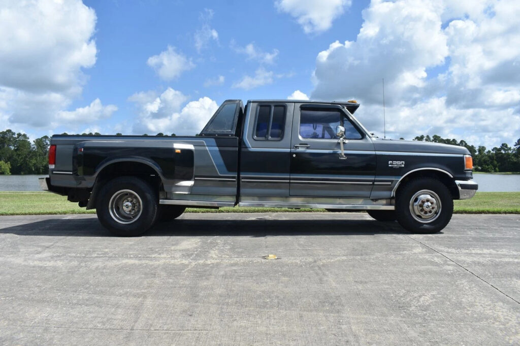 1988 Ford F-350 Extended Cab XLT Lariat