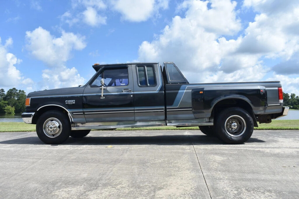 1988 Ford F-350 Extended Cab XLT Lariat