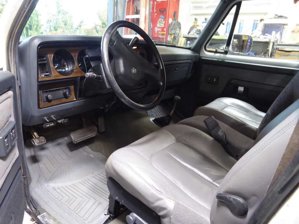 1991 Dodge W250 4×4 Cummins L E PS, PDB, PW, AIR ,PM ,OD Auto, 125K Miles