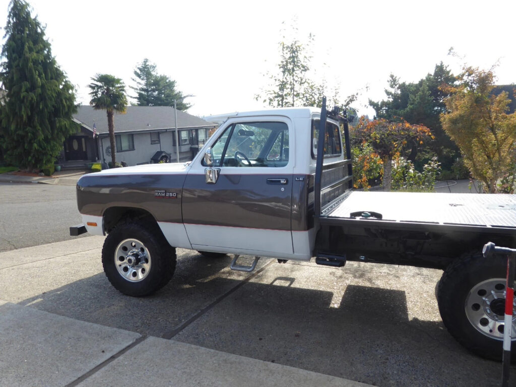 1991 Dodge W250 4×4 Cummins L E PS, PDB, PW, AIR ,PM ,OD Auto, 125K Miles